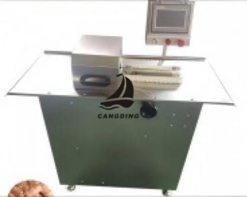 Sausage tying machine