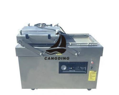 Vacuum packaging machine